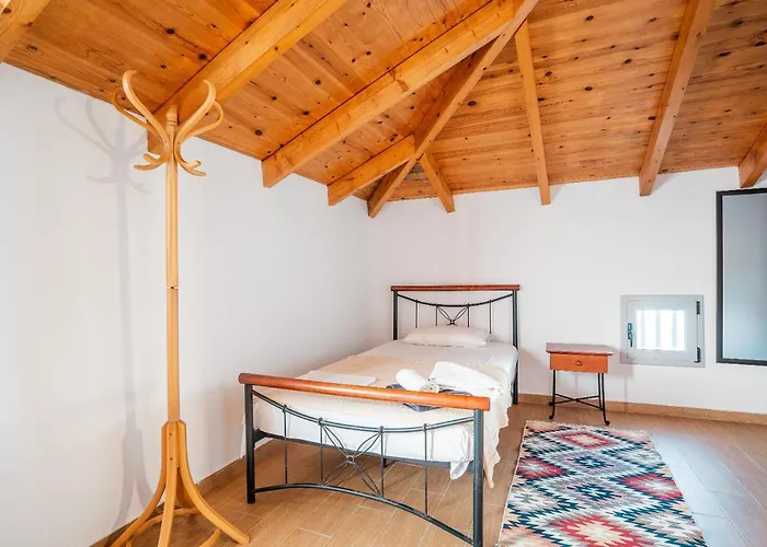 White Pearl 2 * Apolakkiá