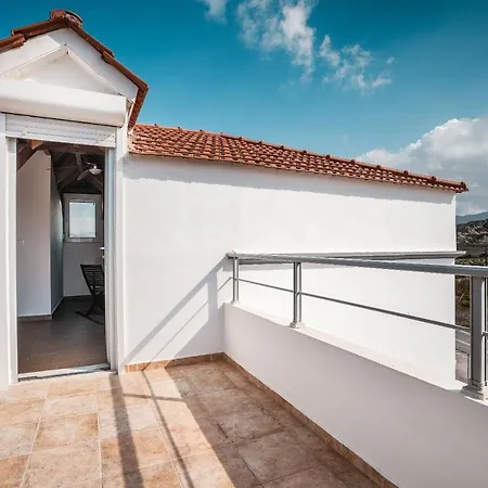 White Pearl 2 Apartman Apolakiá