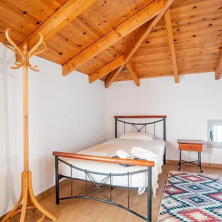 White Pearl 2 * Apolakiá