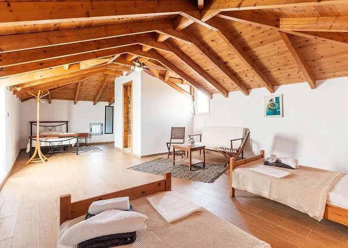 White Pearl 2 Apartment Apolakkia